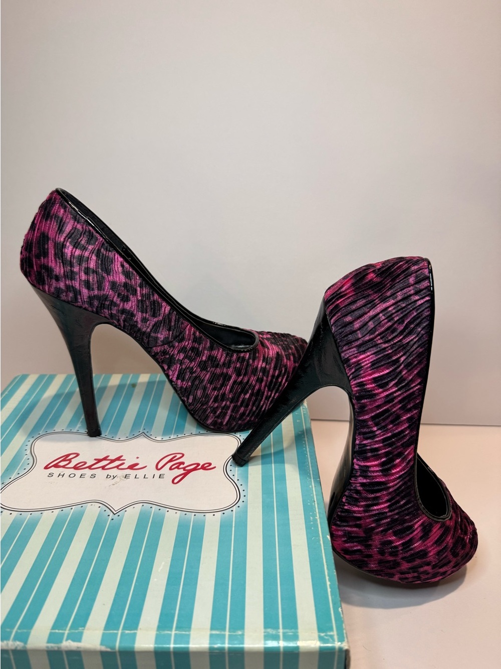 Bettie Page Tana Fuchsia Leopard Platform Heels | Size 7